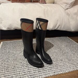 Burberry Black and Tan Women's Rain Boots
